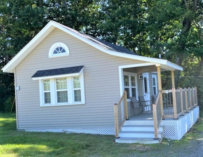 Colonial Gables Oceanfront Village Belfast Exterior photo