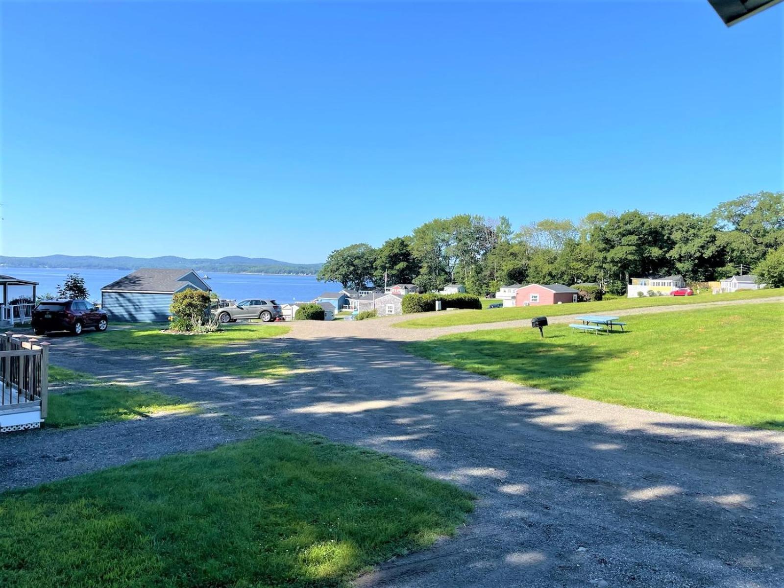 Colonial Gables Oceanfront Village Belfast Exterior photo