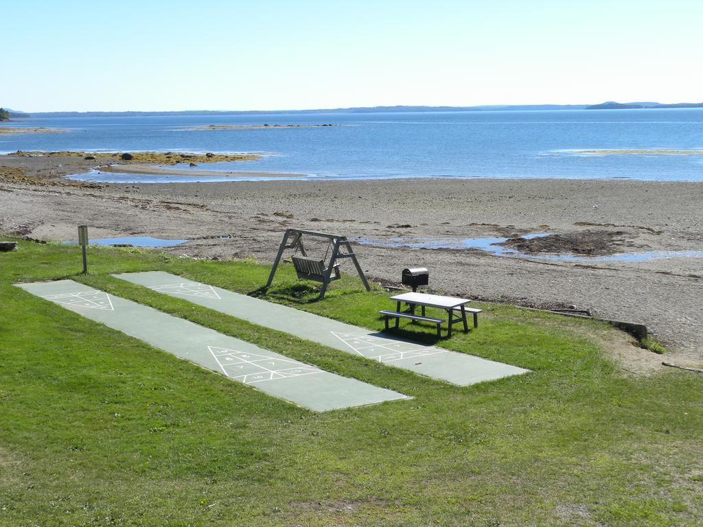 Colonial Gables Oceanfront Village Belfast Exterior photo