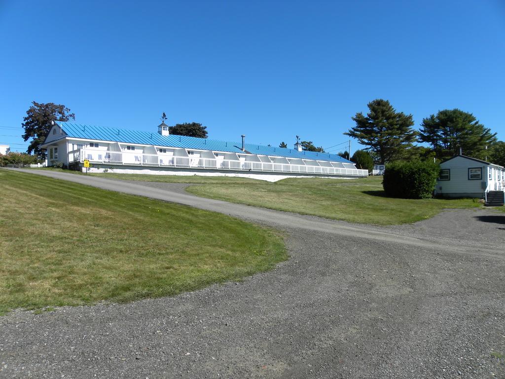 Colonial Gables Oceanfront Village Belfast Exterior photo