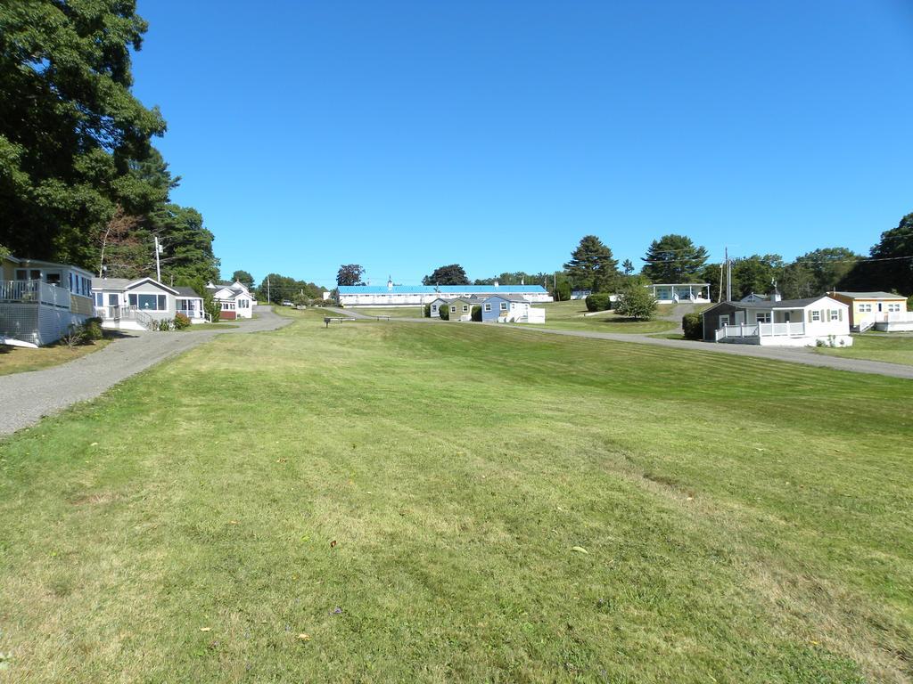 Colonial Gables Oceanfront Village Belfast Exterior photo